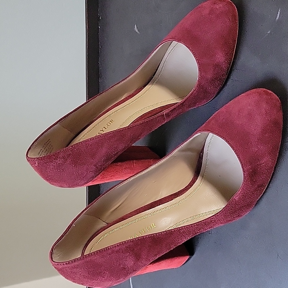 Lord and Taylor Red Suede Heels‎ Womens Size 8